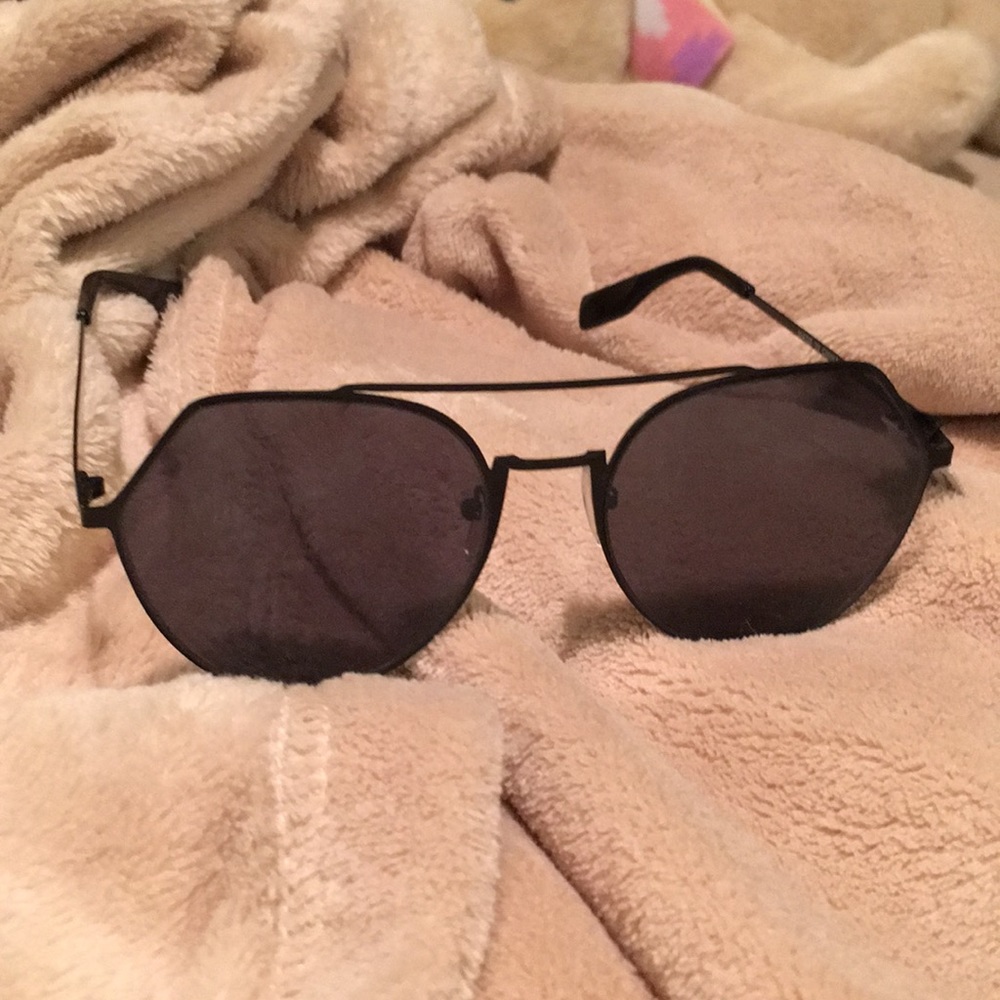 Sunglasses - Picture 2 of 4